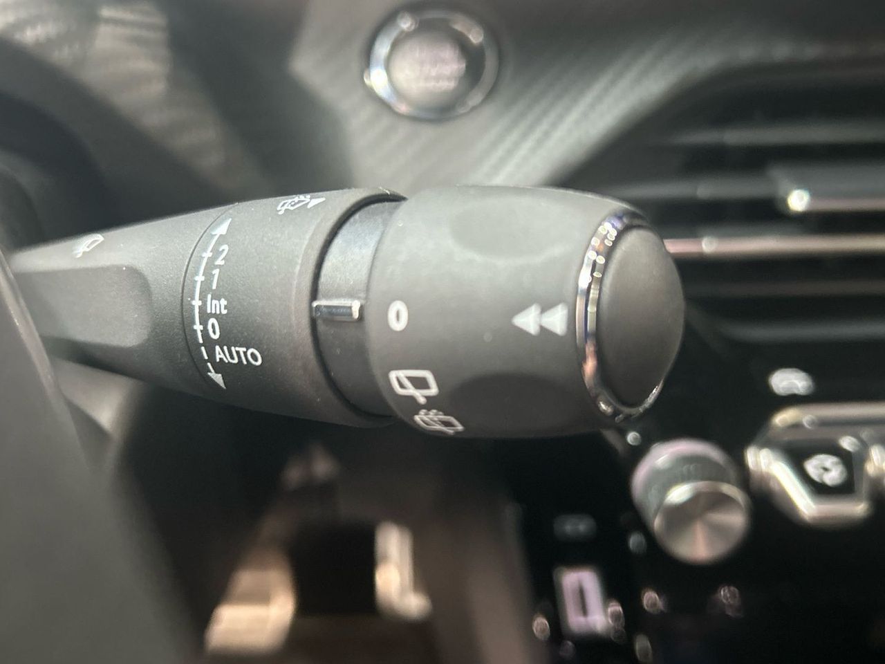 Peugeot 208 GT Hybrid eDCS6 75 kW (100 CV) - foto 35