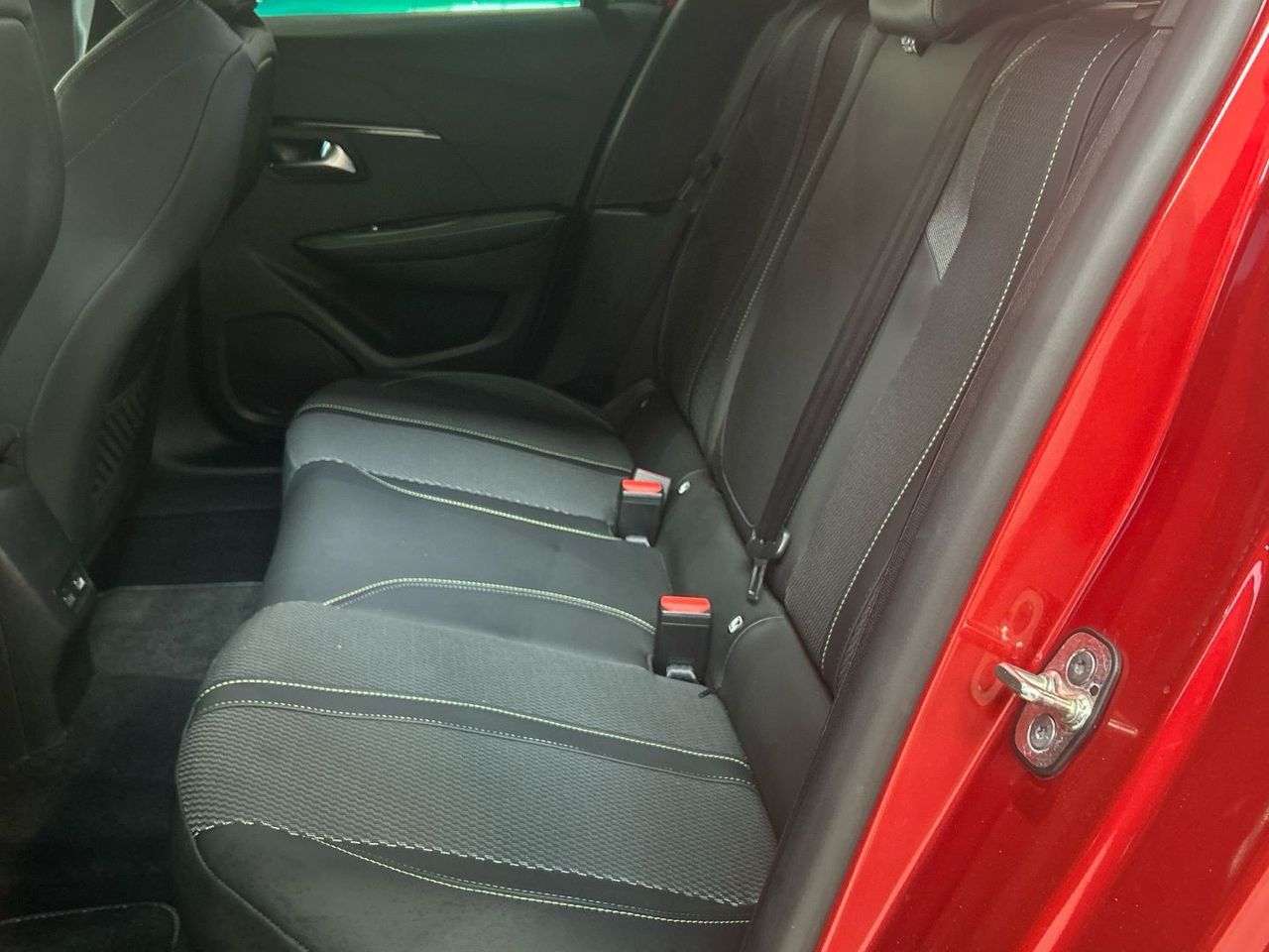 Peugeot 208 GT Hybrid eDCS6 75 kW (100 CV) - foto 12