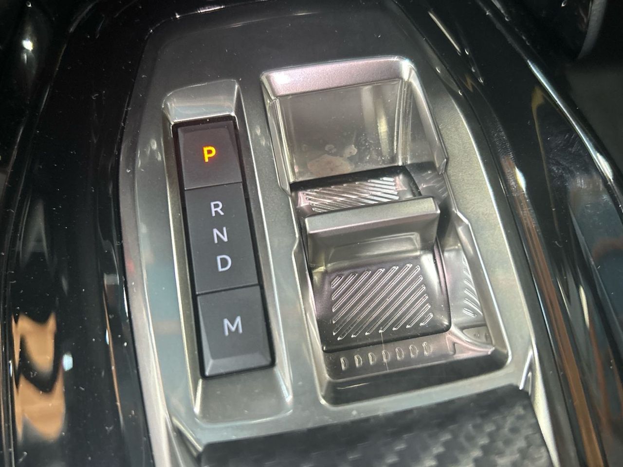 Peugeot 208 GT Hybrid eDCS6 75 kW (100 CV) - foto 39