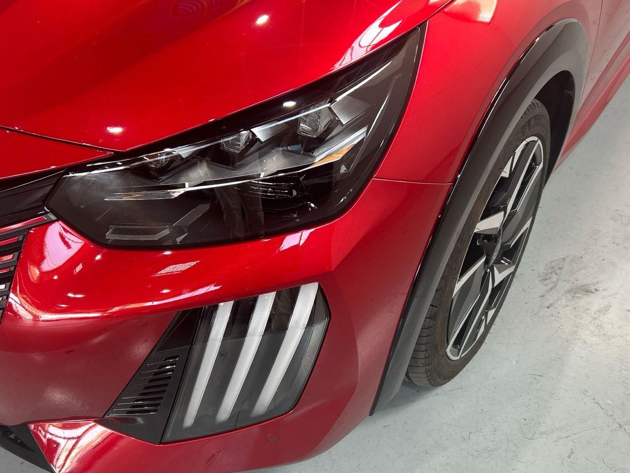 Peugeot 208 GT Hybrid eDCS6 75 kW (100 CV) - foto 16