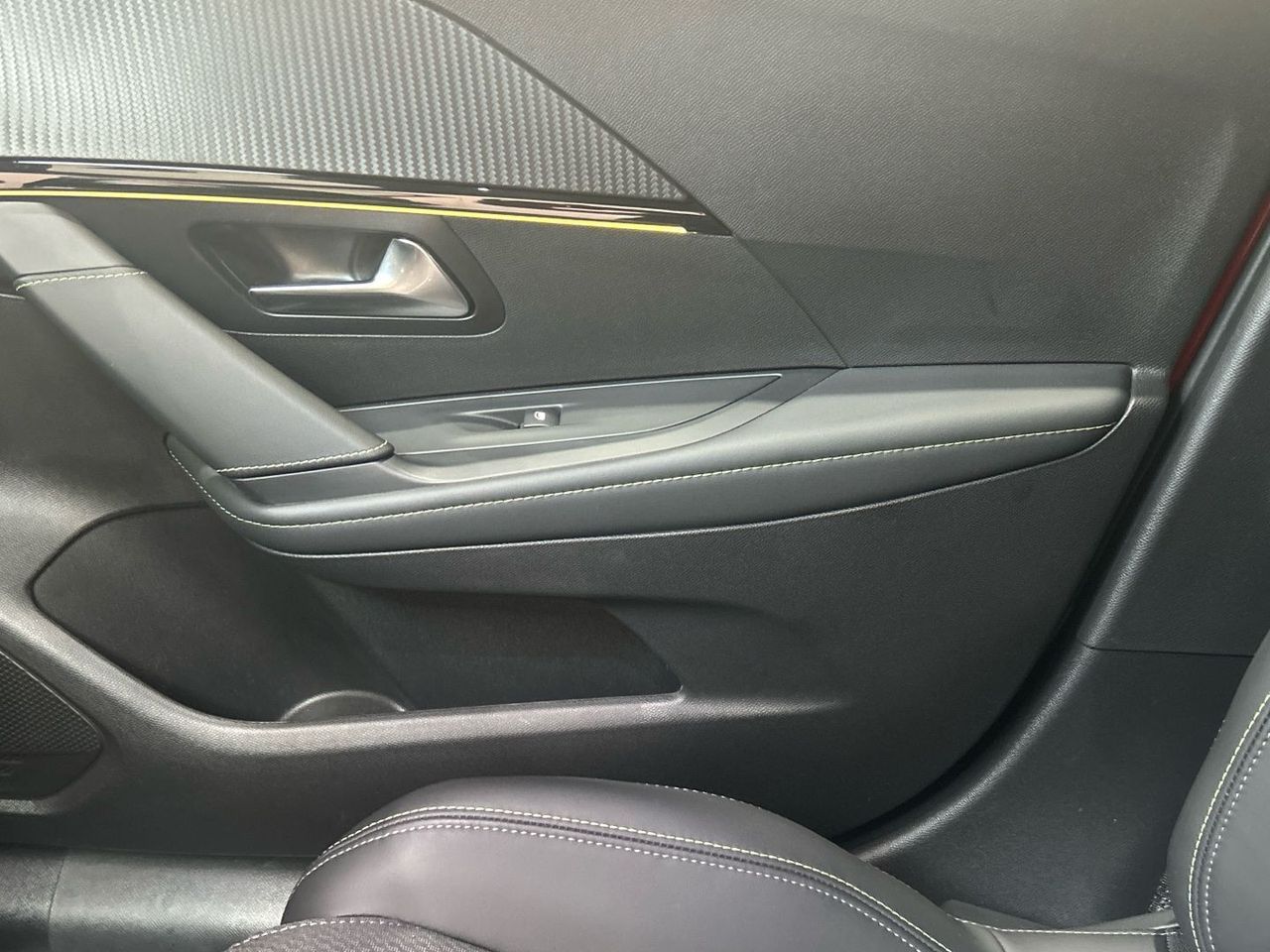 Peugeot 208 GT Hybrid eDCS6 75 kW (100 CV) - foto 51