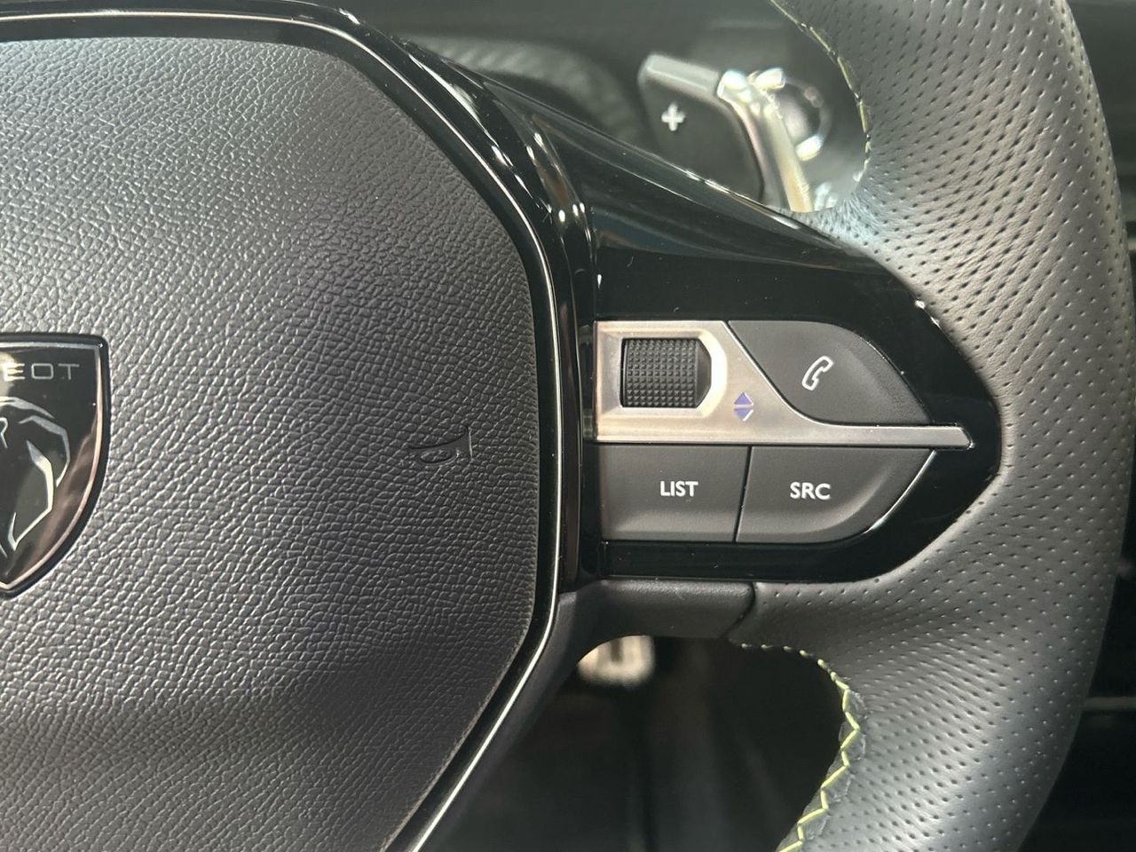 Peugeot 208 GT Hybrid eDCS6 75 kW (100 CV) - foto 32