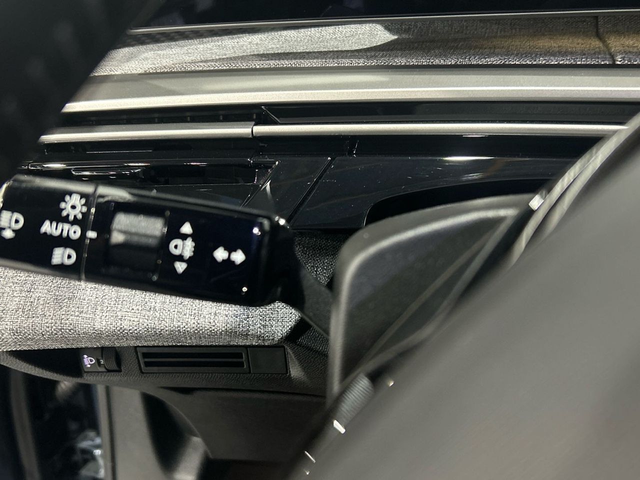 Peugeot 3008 Hybrid 145 Allure eDCS6 107 kW (145 CV) - foto 39