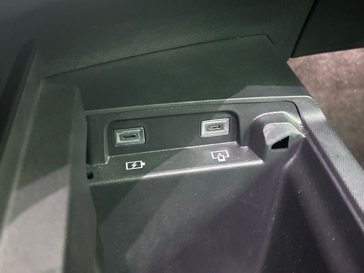 Peugeot 3008 Hybrid 145 Allure eDCS6 107 kW (145 CV) - foto 37