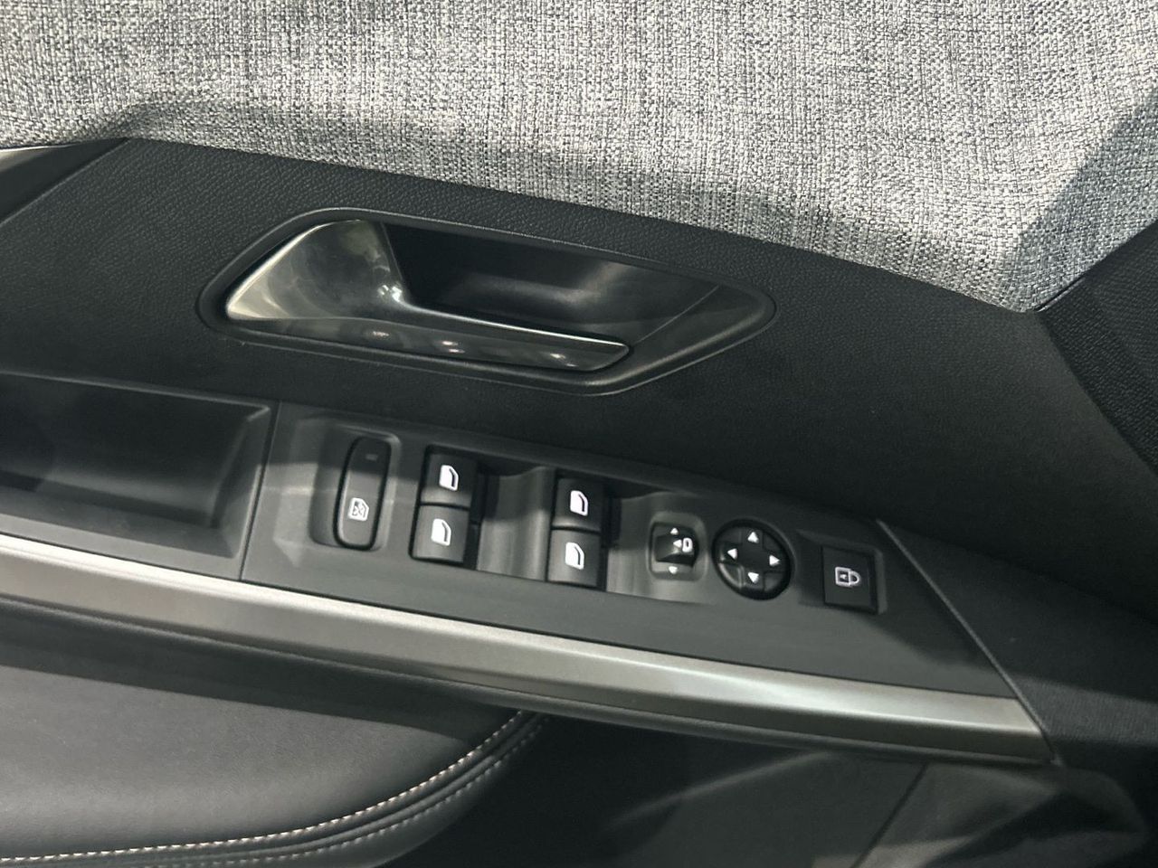 Peugeot 3008 Hybrid 145 Allure eDCS6 107 kW (145 CV) - foto 19