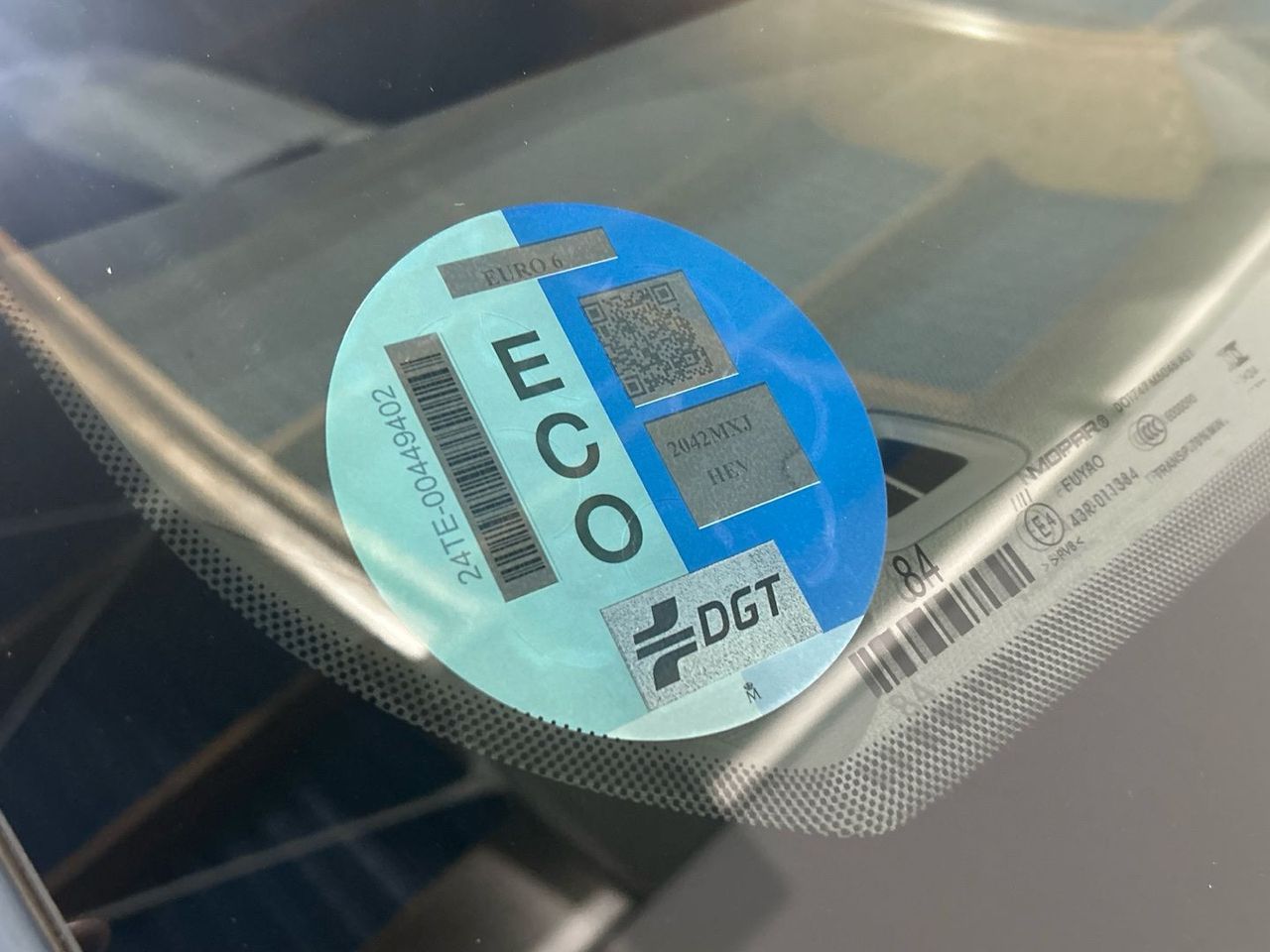 Peugeot 3008 Hybrid 145 Allure eDCS6 107 kW (145 CV) - foto 26