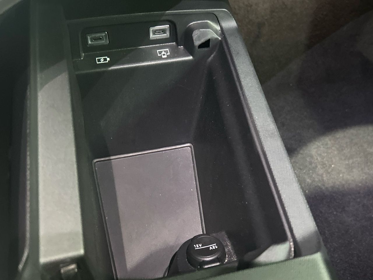 Peugeot 3008 Hybrid 145 Allure eDCS6 107 kW (145 CV) - foto 36