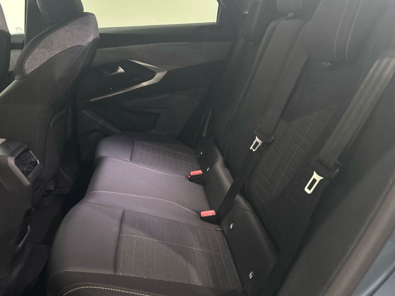 Peugeot 3008 Hybrid 145 Allure eDCS6 107 kW (145 CV) - foto 12