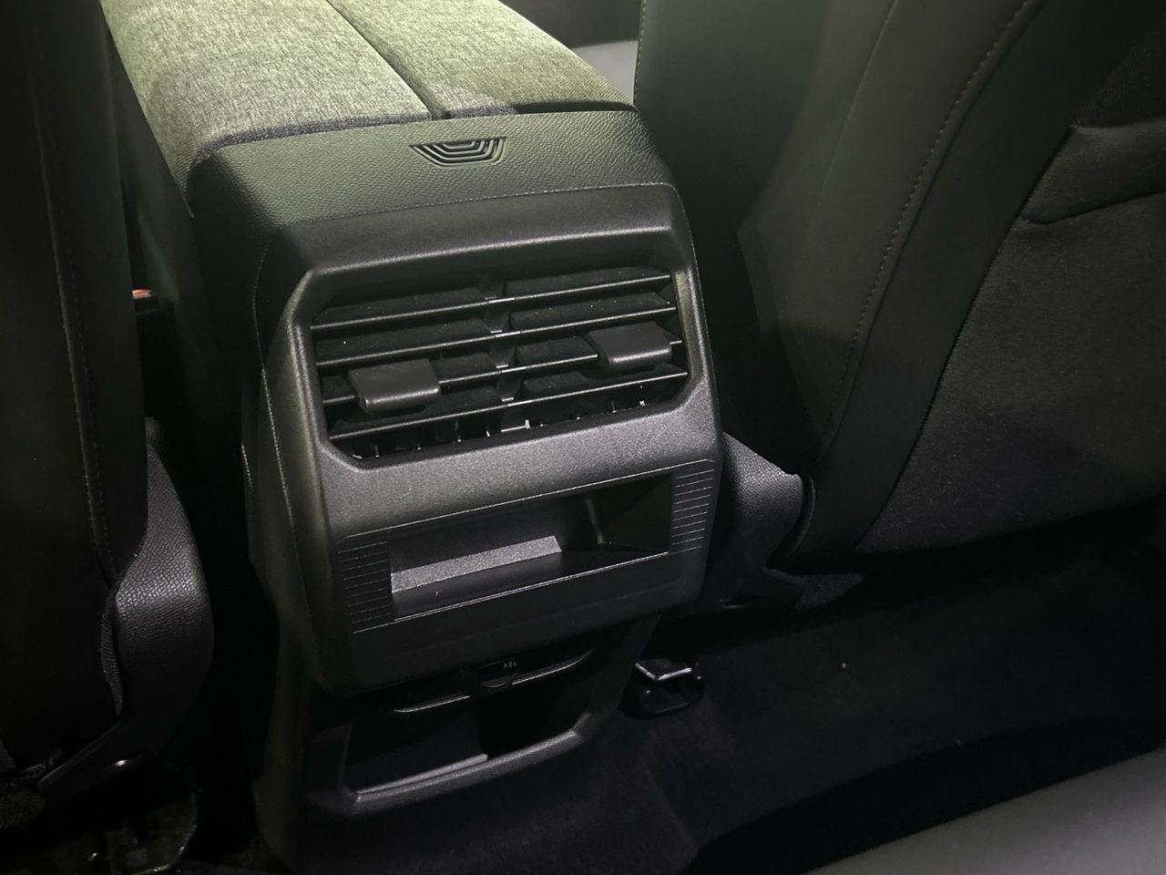 Peugeot 3008 Hybrid 145 Allure eDCS6 107 kW (145 CV) - foto 54