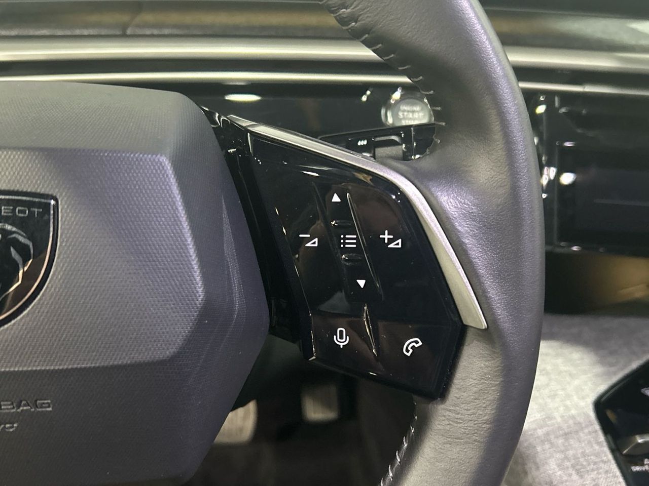 Peugeot 3008 Hybrid 145 Allure eDCS6 107 kW (145 CV) - foto 38