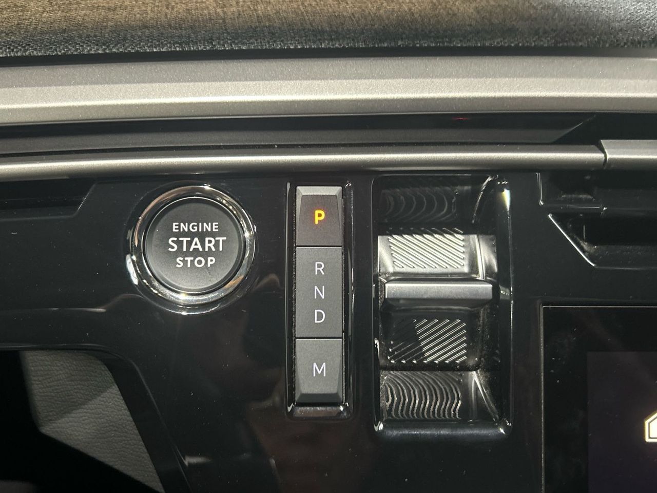 Peugeot 3008 Hybrid 145 Allure eDCS6 107 kW (145 CV) - foto 50