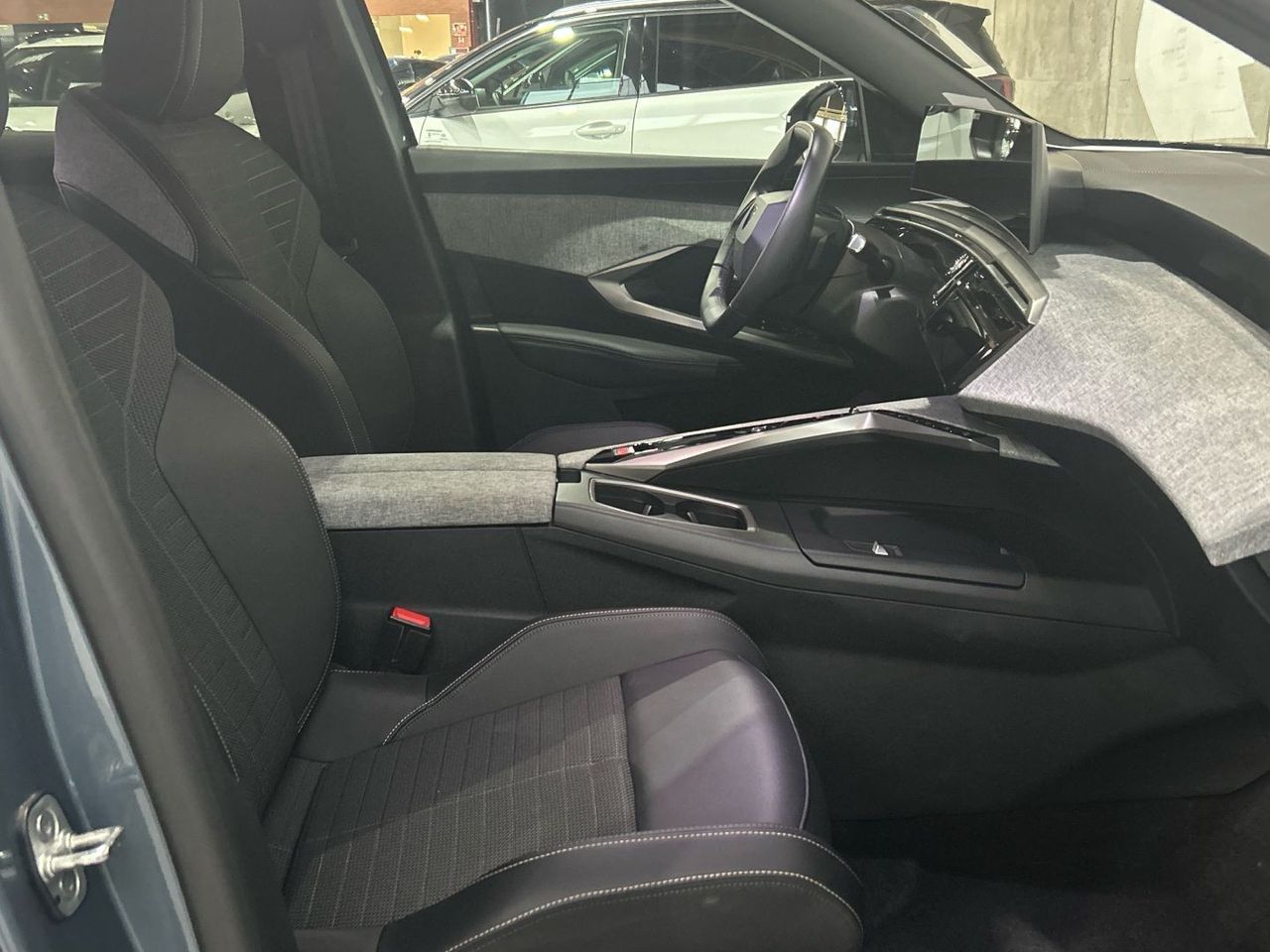 Peugeot 3008 Hybrid 145 Allure eDCS6 107 kW (145 CV) - foto 24