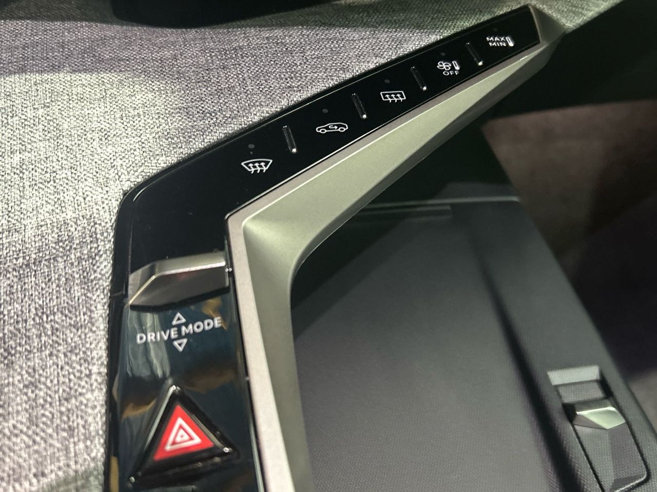 Peugeot 3008 Hybrid 145 Allure eDCS6 107 kW (145 CV) - foto 34