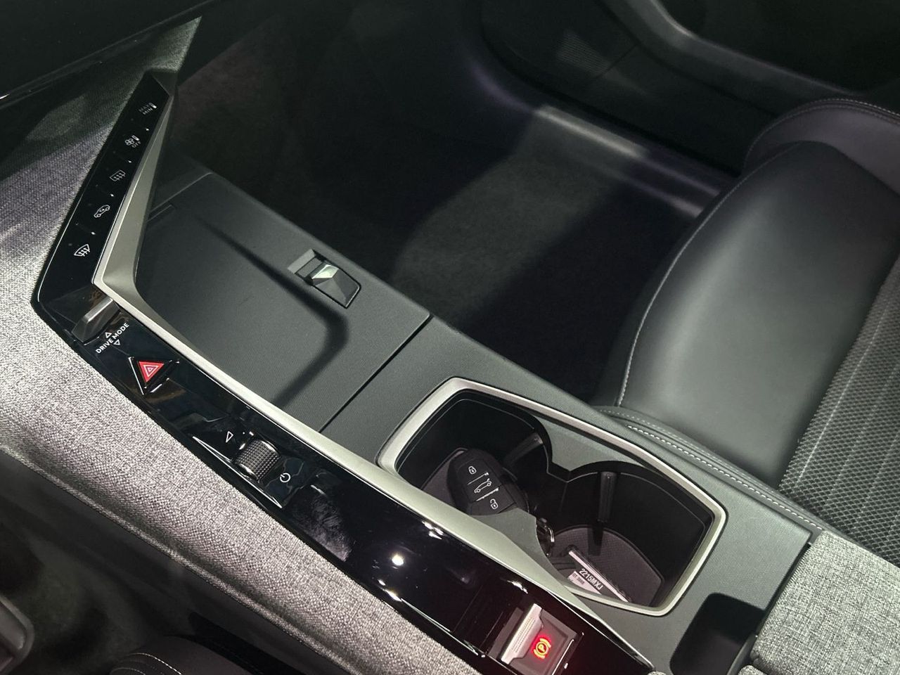 Peugeot 3008 Allure Hybrid eDCS6 100 kW (136 CV) - foto 14