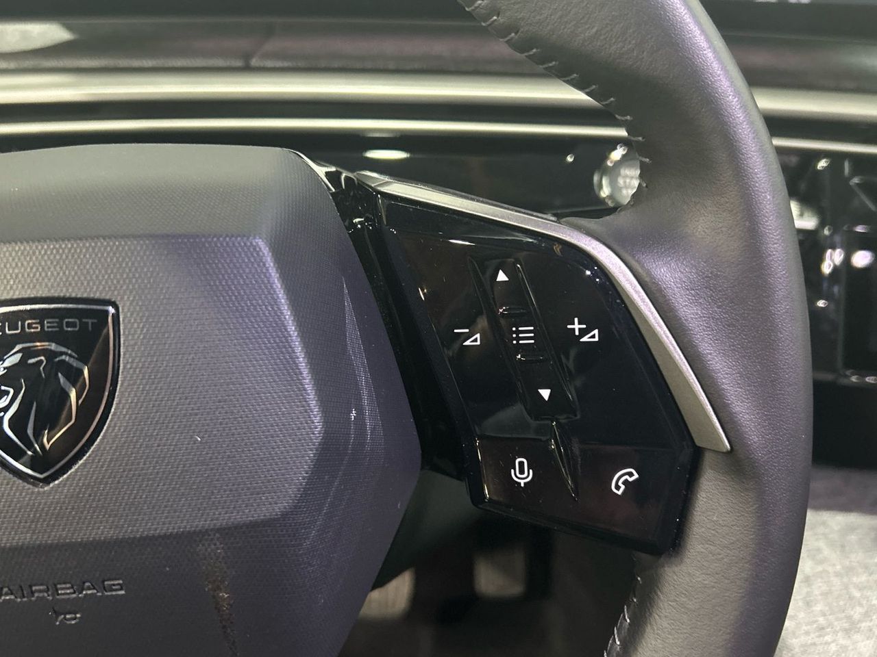 Peugeot 3008 Allure Hybrid eDCS6 100 kW (136 CV) - foto 44