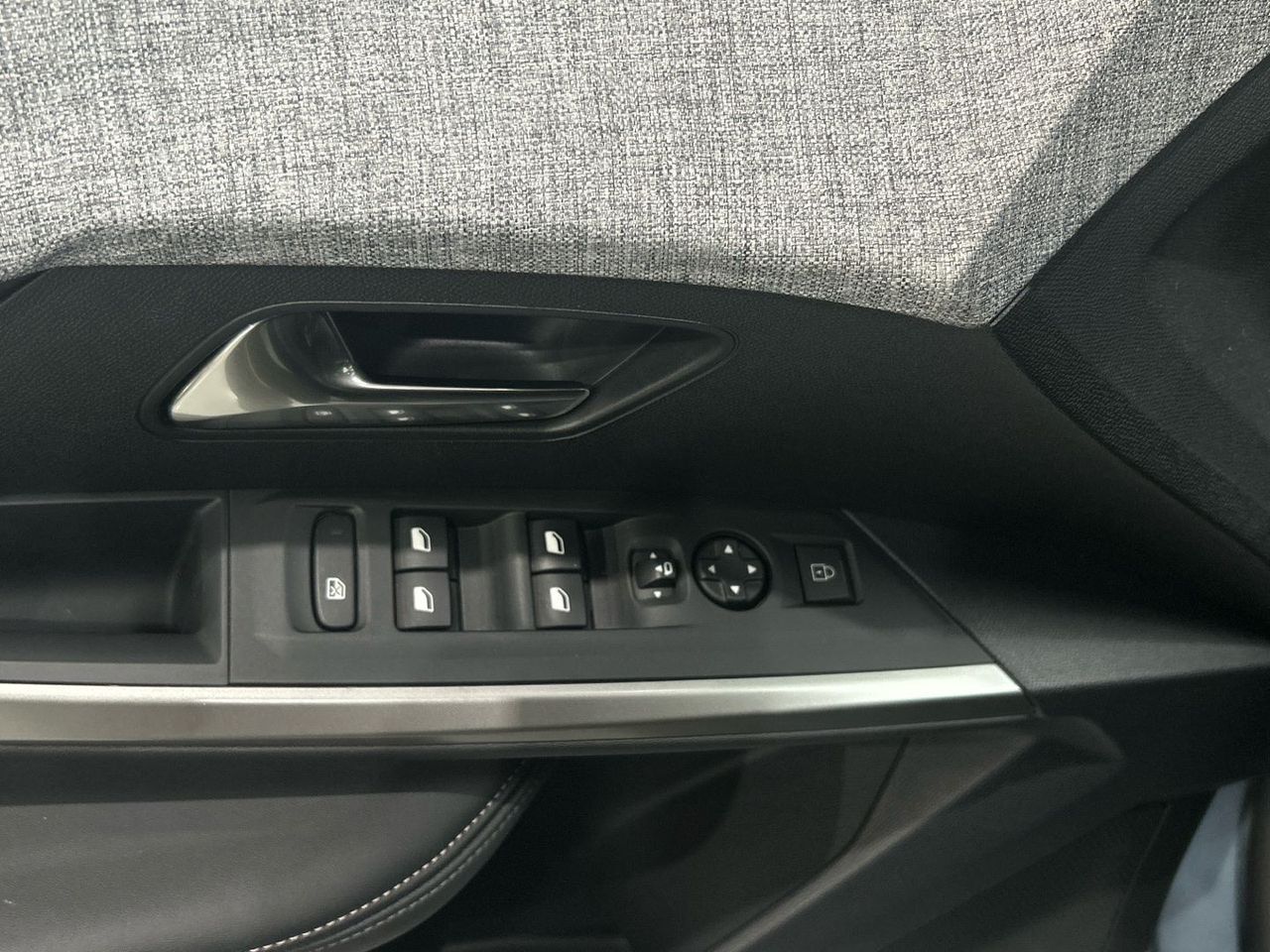 Peugeot 3008 Allure Hybrid eDCS6 100 kW (136 CV) - foto 19