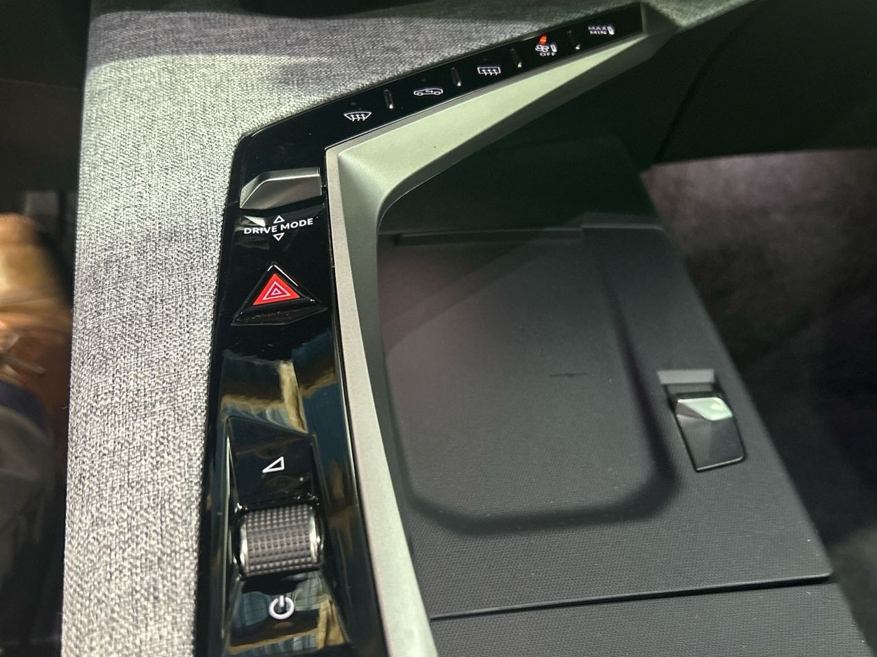 Peugeot 3008 Allure Hybrid eDCS6 100 kW (136 CV) - foto 38