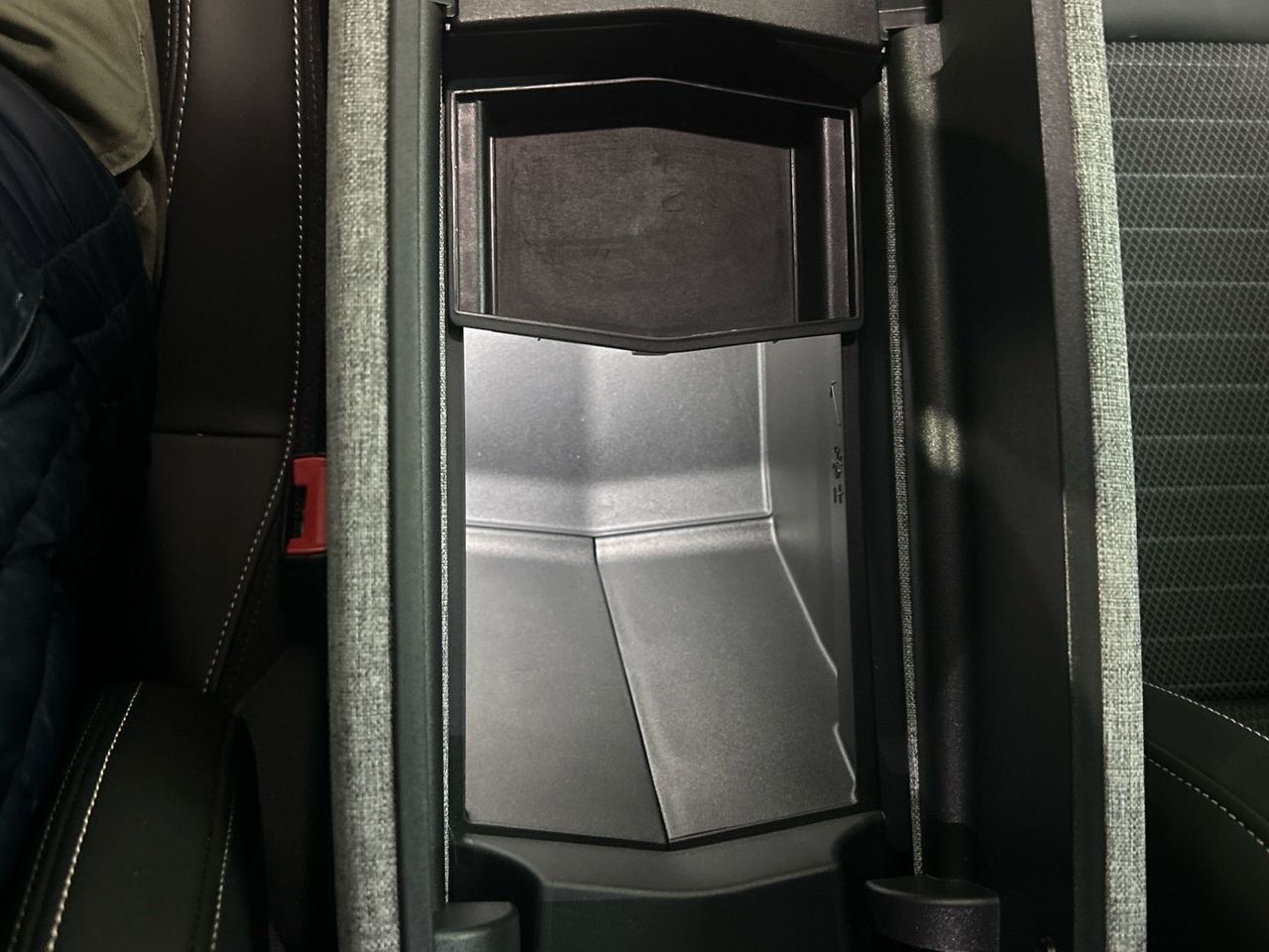 Peugeot 3008 Allure Hybrid eDCS6 100 kW (136 CV) - foto 41