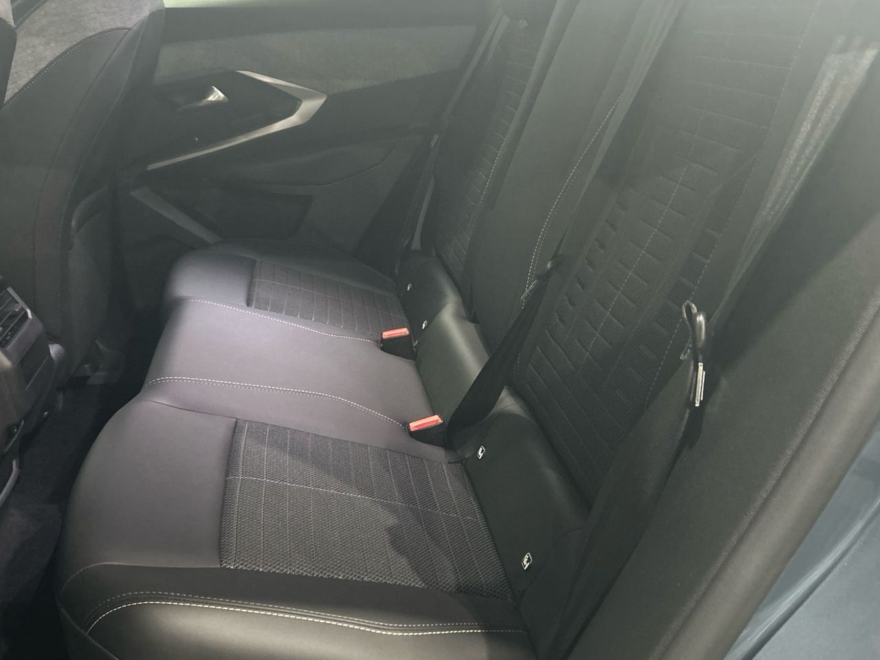 Peugeot 3008 Allure Hybrid eDCS6 100 kW (136 CV) - foto 12