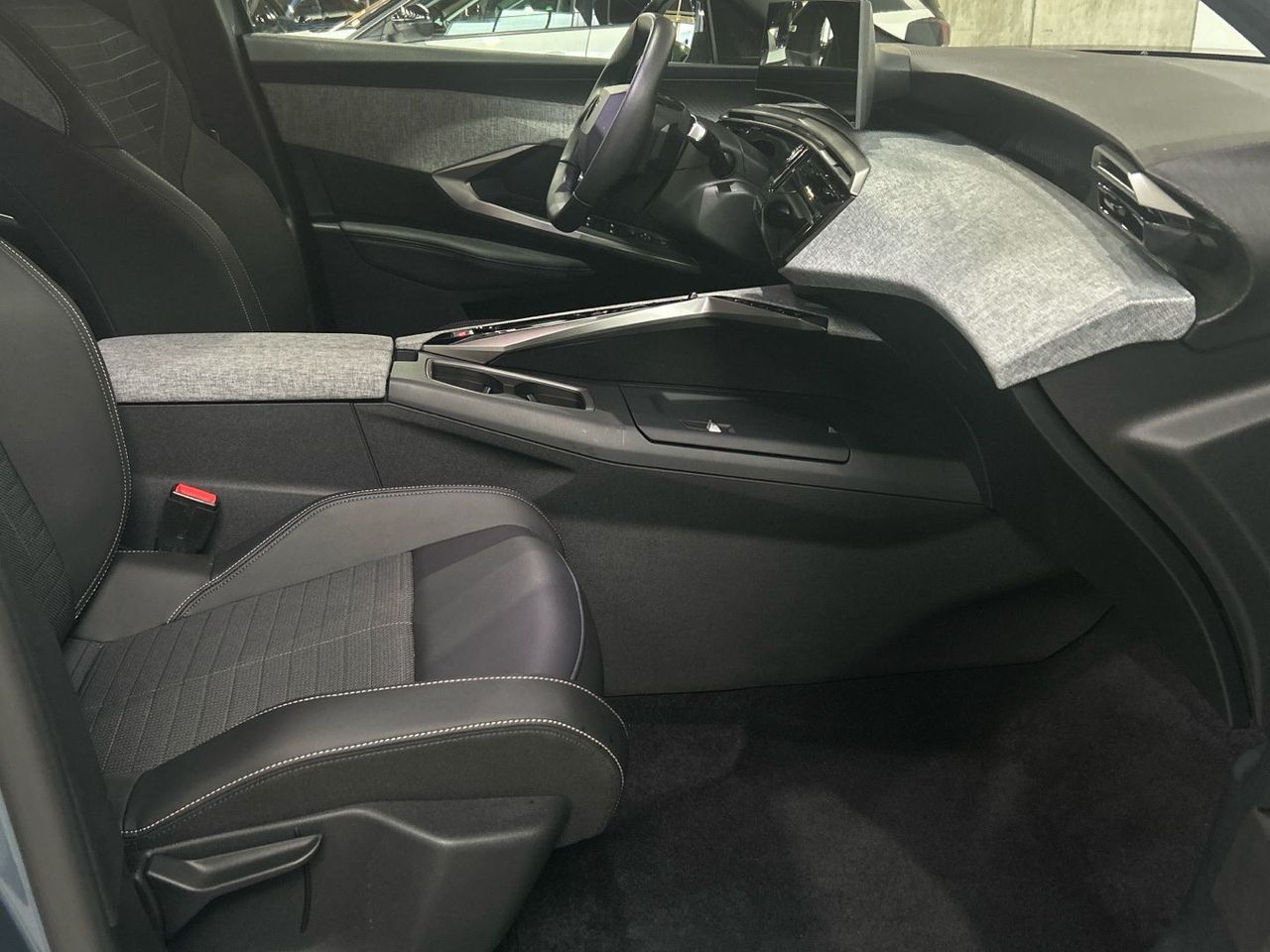 Peugeot 3008 Allure Hybrid eDCS6 100 kW (136 CV) - foto 24