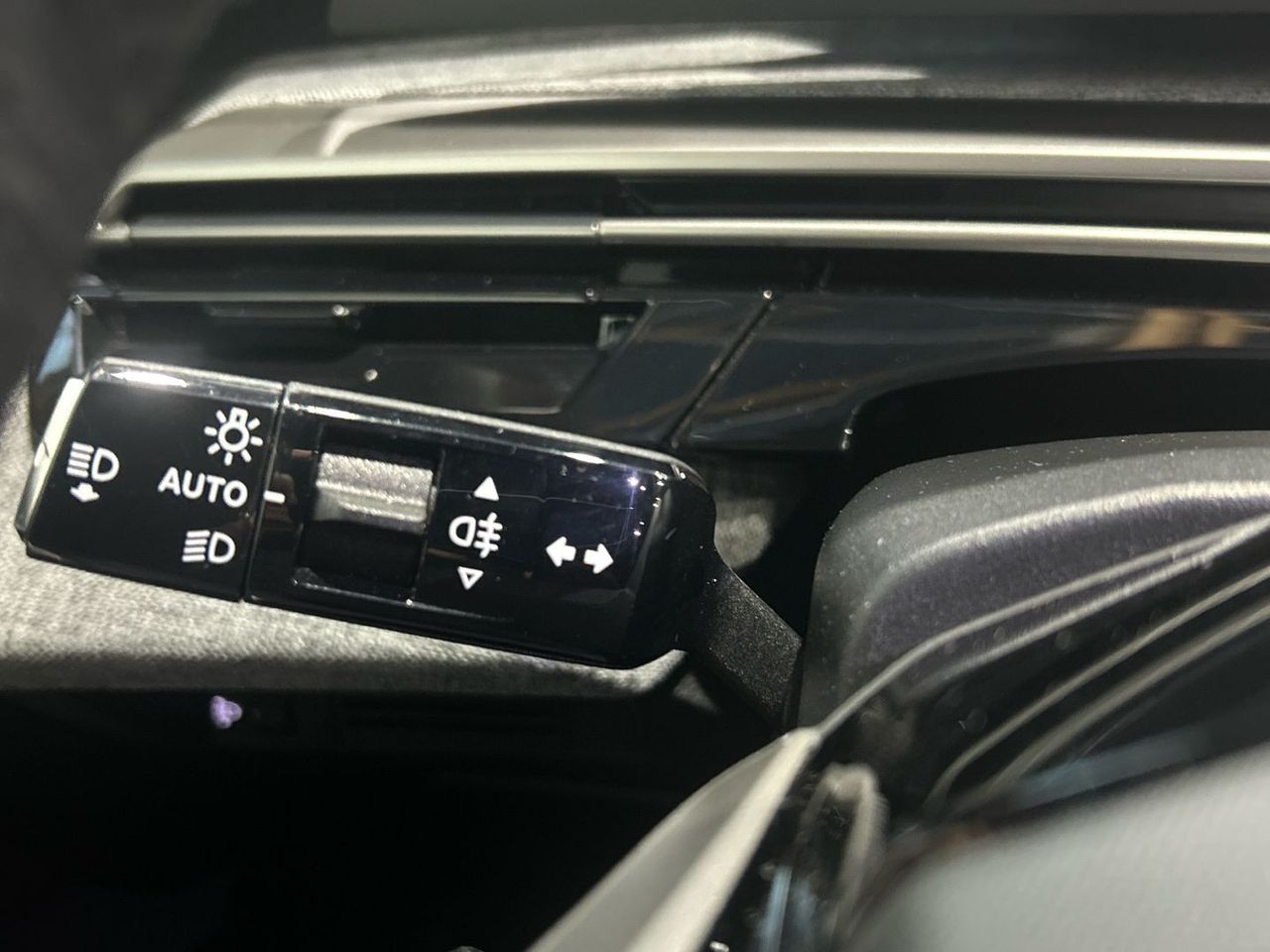 Peugeot 5008 Hybrid 1.2 Allure eDCS6 107 kW (145 CV) - foto 43