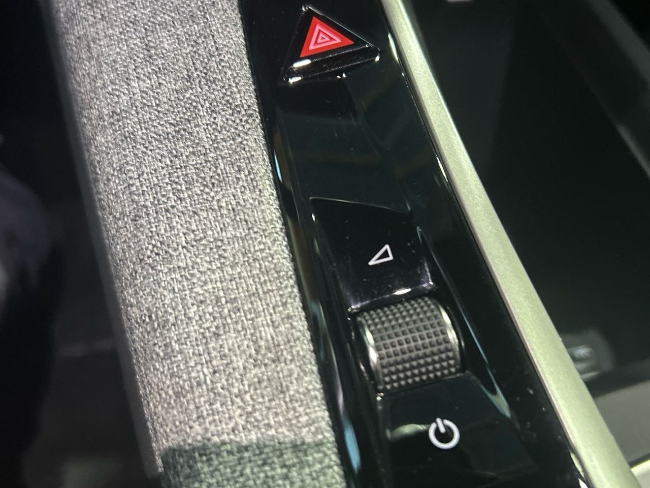 Peugeot 5008 Hybrid 1.2 Allure eDCS6 107 kW (145 CV) - foto 47