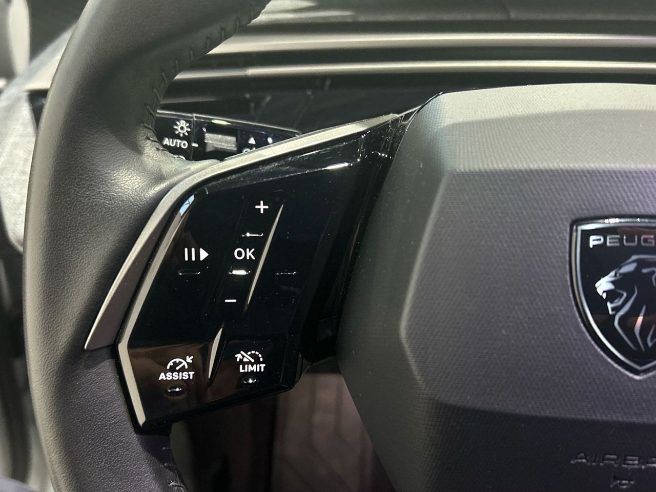 Peugeot 5008 Hybrid 1.2 Allure eDCS6 107 kW (145 CV) - foto 20