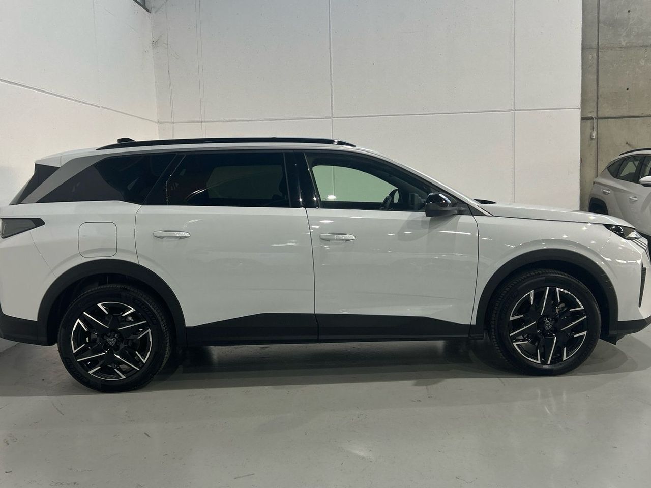 Peugeot 5008 Hybrid 1.2 Allure eDCS6 107 kW (145 CV) - foto 4