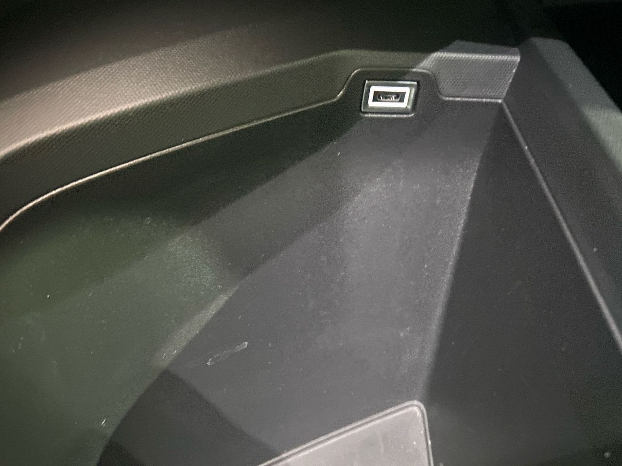 Peugeot 5008 Hybrid 1.2 Allure eDCS6 107 kW (145 CV) - foto 49