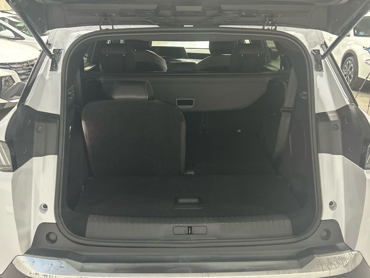 Peugeot 5008 Hybrid 1.2 Allure eDCS6 107 kW (145 CV) - foto 6