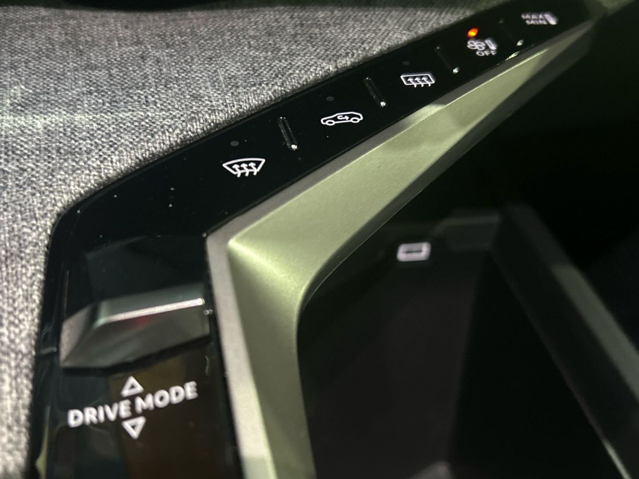 Peugeot 5008 Hybrid 1.2 Allure eDCS6 107 kW (145 CV) - foto 48