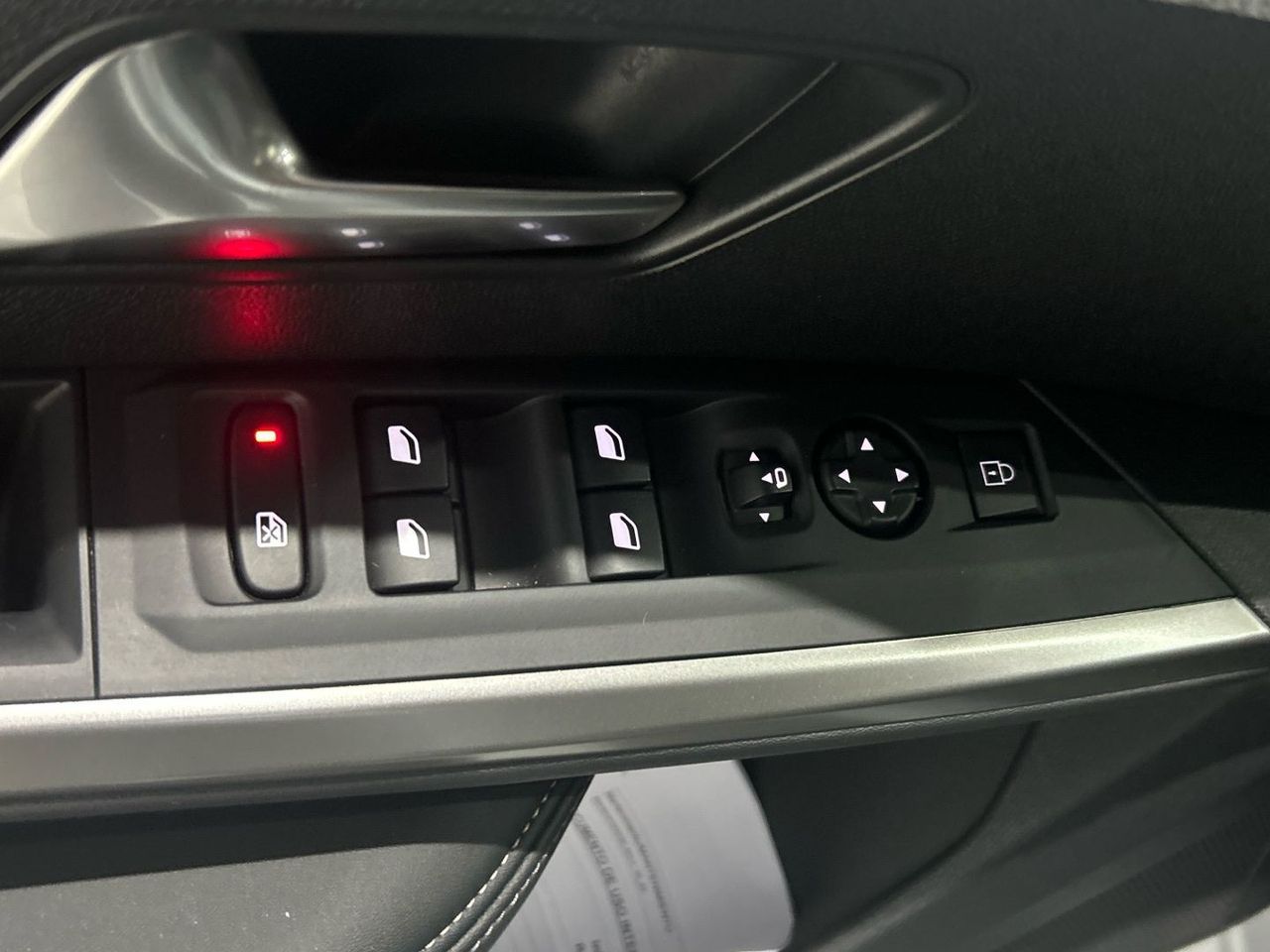 Peugeot 5008 Hybrid 1.2 Allure eDCS6 107 kW (145 CV) - foto 19