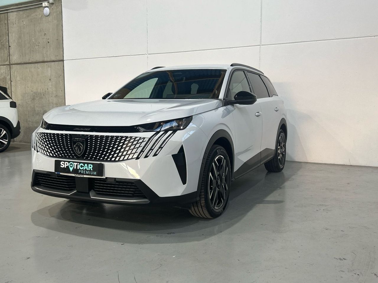 Peugeot 5008 Hybrid 1.2 Allure eDCS6 107 kW (145 CV)