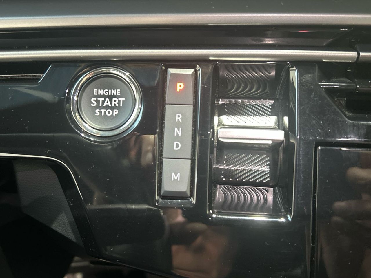 Peugeot 5008 Hybrid 1.2 Allure eDCS6 107 kW (145 CV) - foto 25