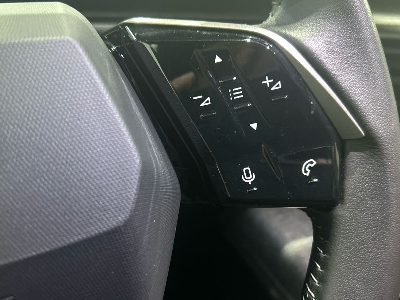 Peugeot 5008 Hybrid 1.2 Allure eDCS6 107 kW (145 CV) - foto 41