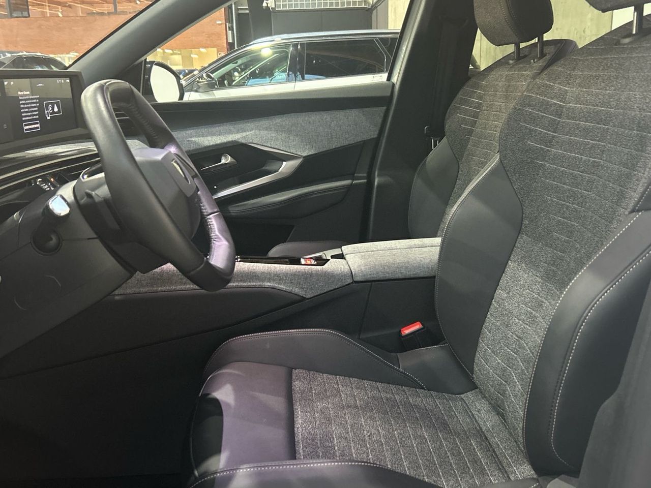 Peugeot 5008 Hybrid 1.2 Allure eDCS6 107 kW (145 CV) - foto 11