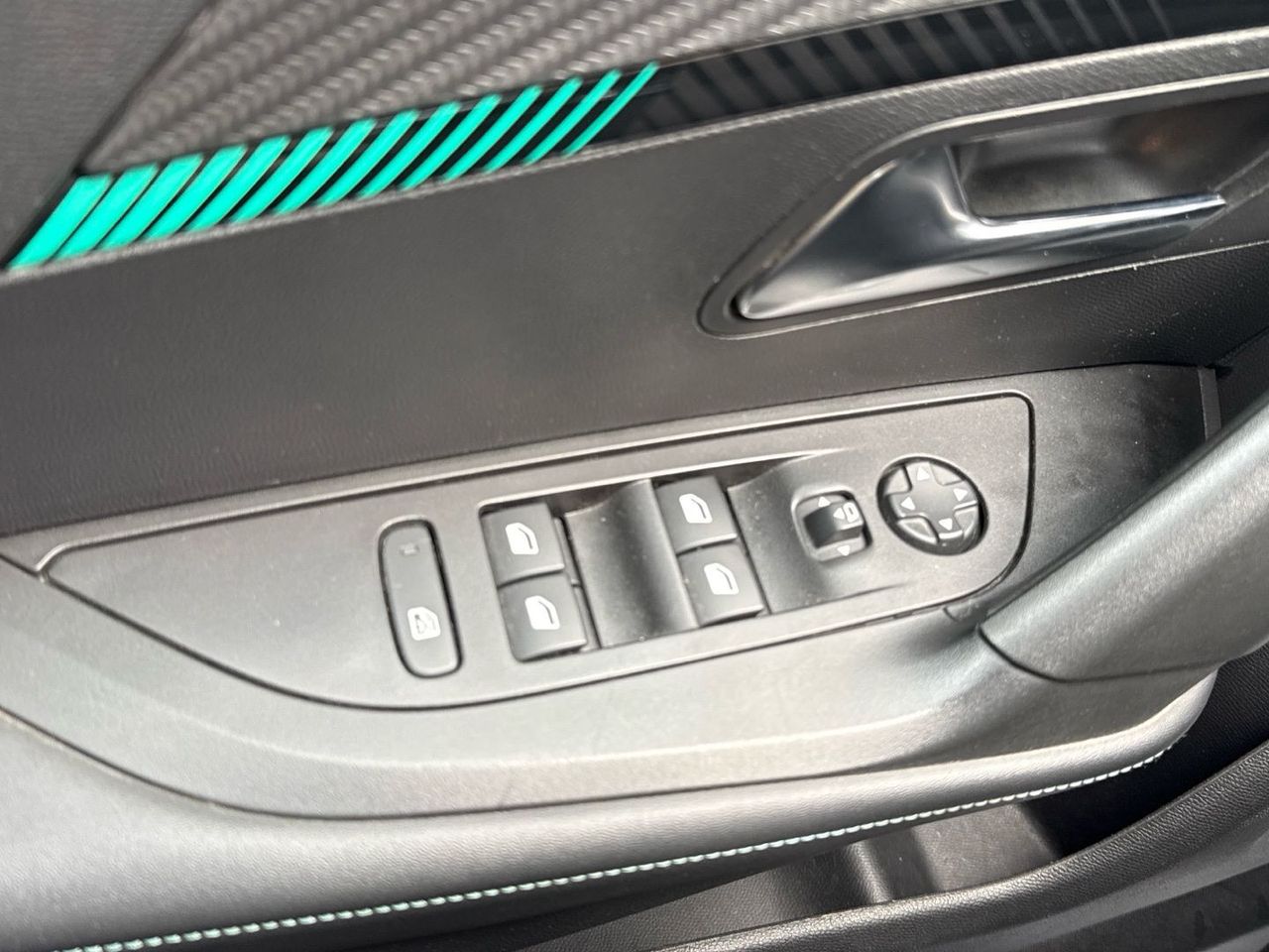 Peugeot 2008 PureTech 130 S&S Allure Pack 96 kW (130 CV) - foto 37