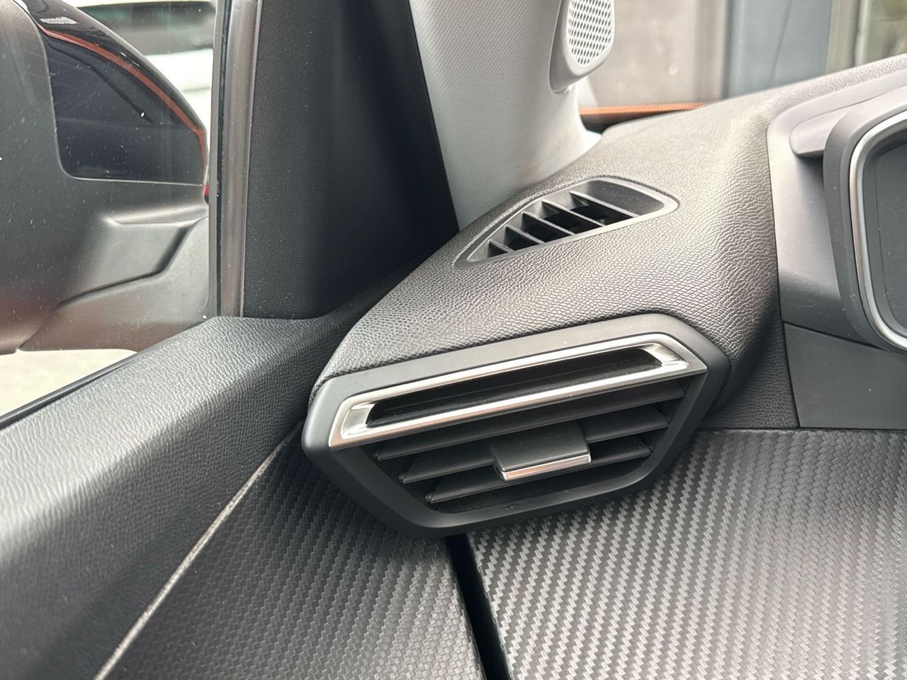 Peugeot 2008 PureTech 130 S&S Allure Pack 96 kW (130 CV) - foto 36