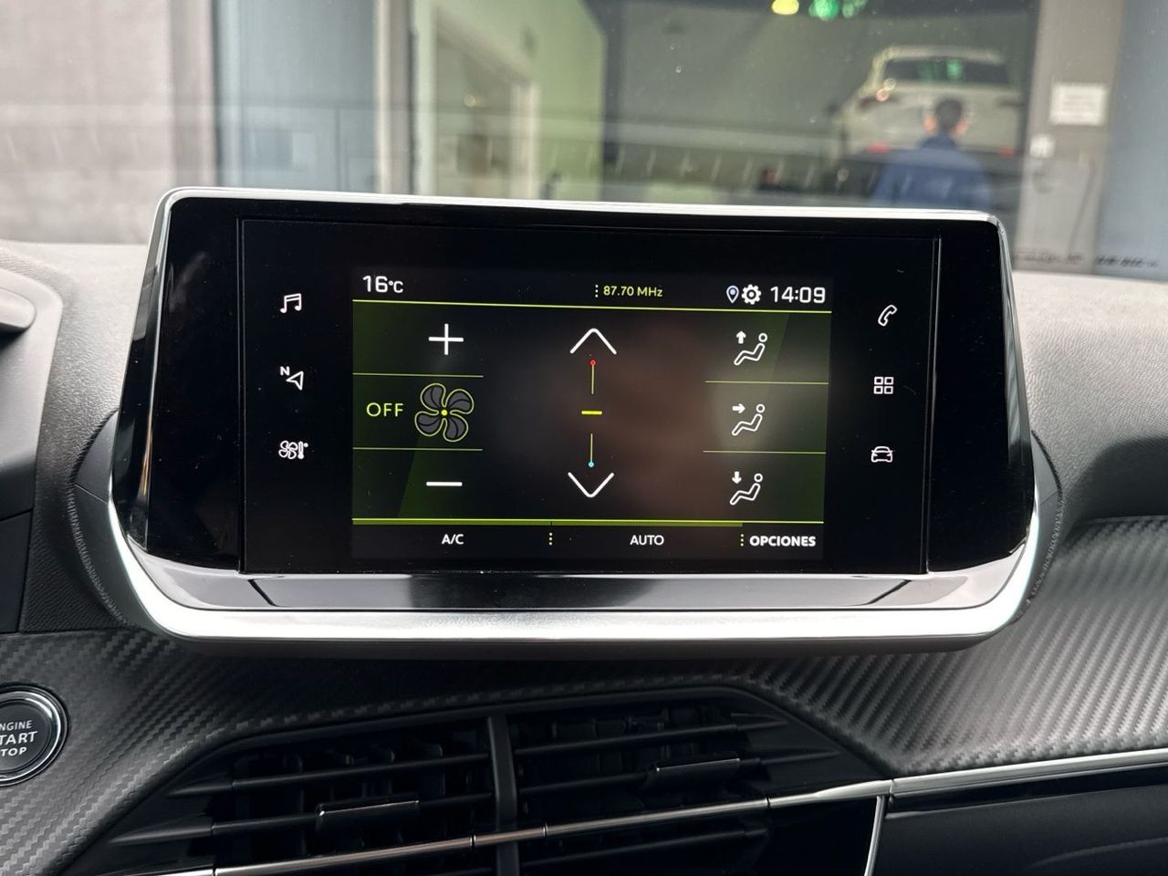 Peugeot 2008 PureTech 130 S&S Allure Pack 96 kW (130 CV) - foto 29