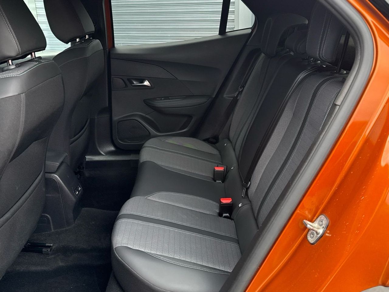 Peugeot 2008 PureTech 130 S&S Allure Pack 96 kW (130 CV) - foto 12