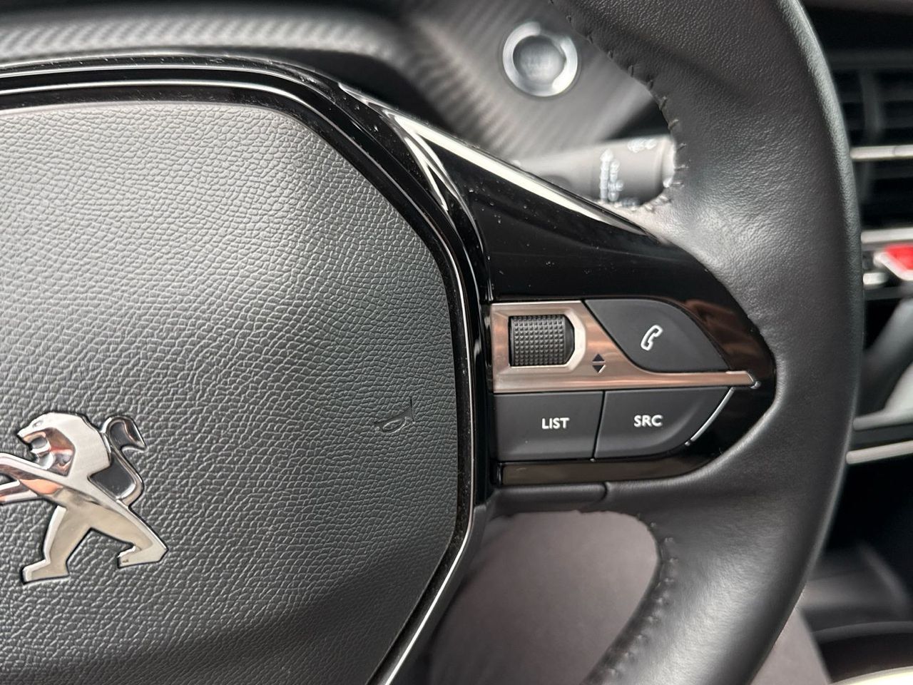 Peugeot 2008 PureTech 130 S&S Allure Pack 96 kW (130 CV) - foto 24