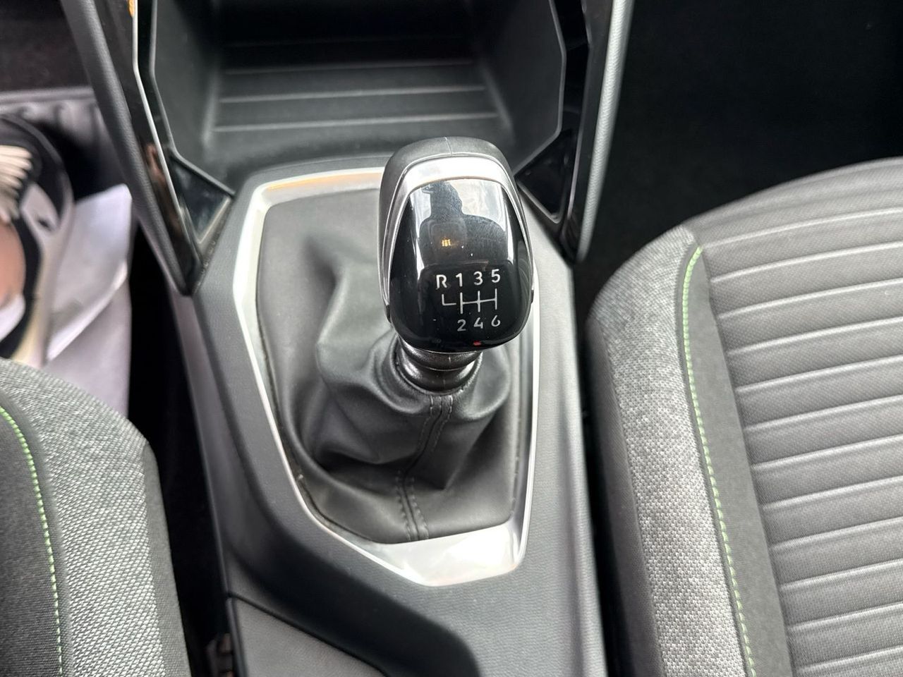 Peugeot 208 PureTech 100 Active 75 kW (100 CV) - foto 29