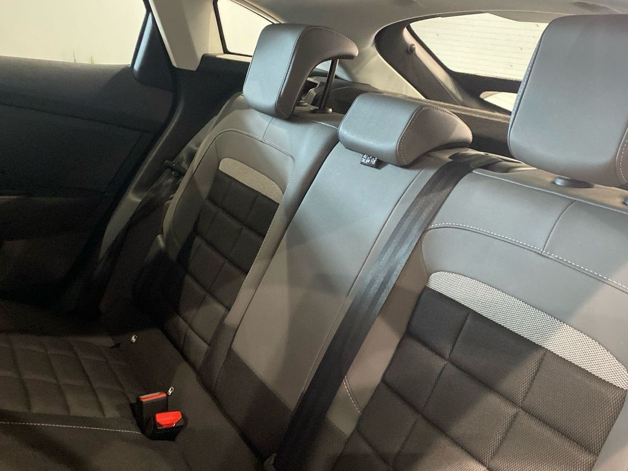 Citroën C4 Hybrid 145 Plus e-DCS6 107 kW (145 CV) - foto 12