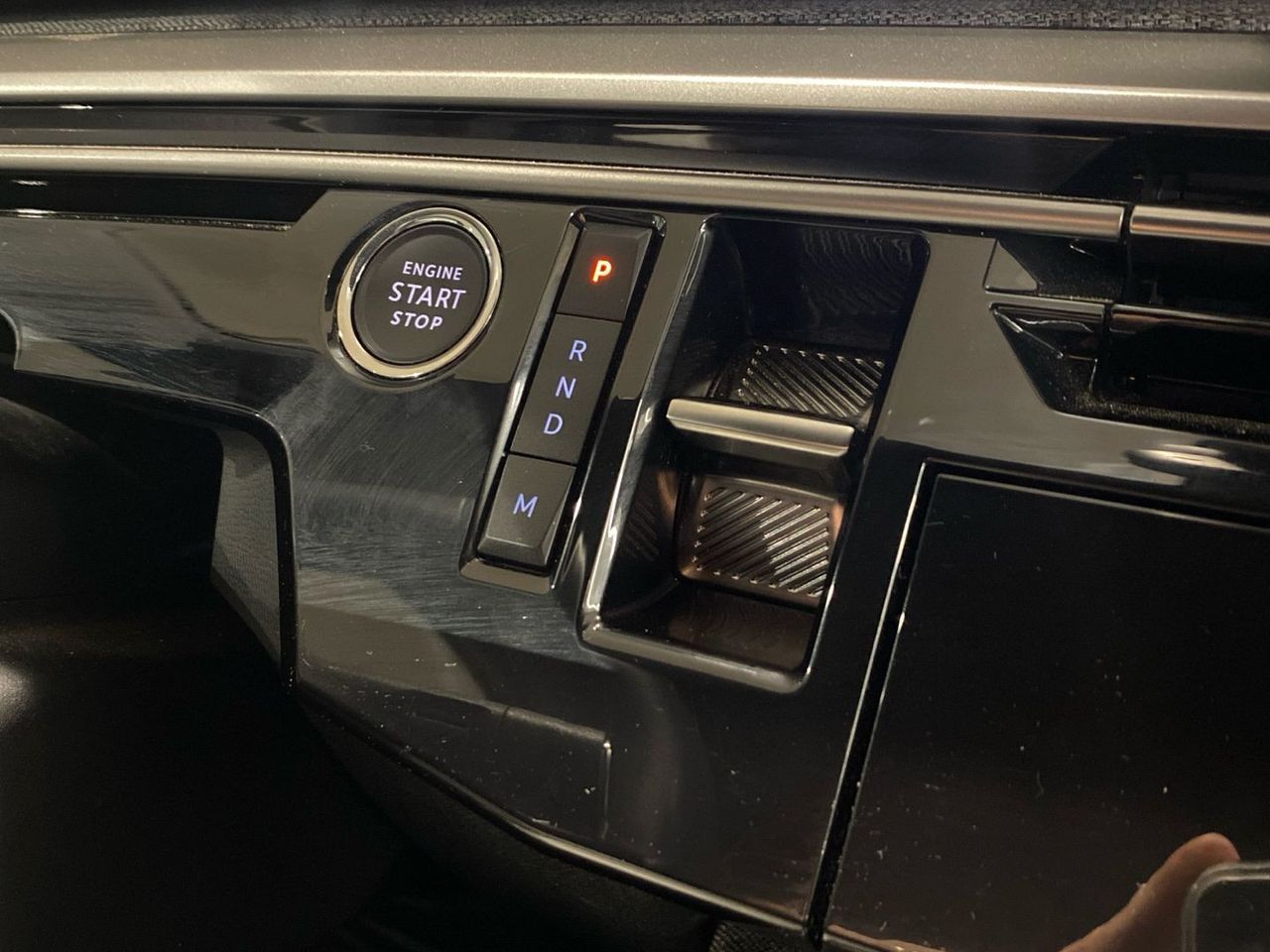 Peugeot 5008 Hybrid 1.2 Allure eDCS6 100 kW (136 CV) - foto 28