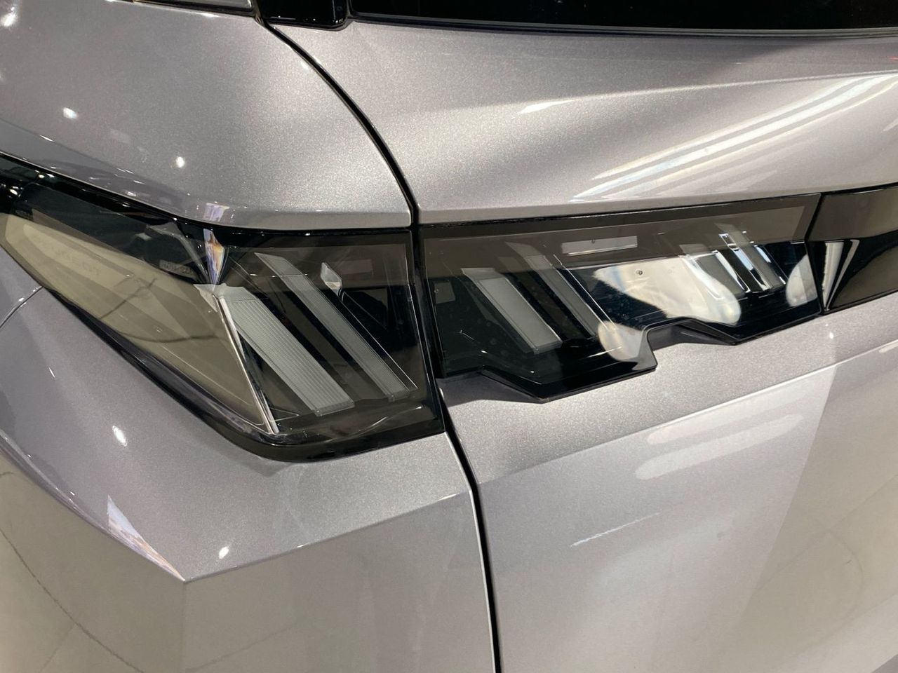 Peugeot 5008 Hybrid 1.2 Allure eDCS6 100 kW (136 CV) - foto 17