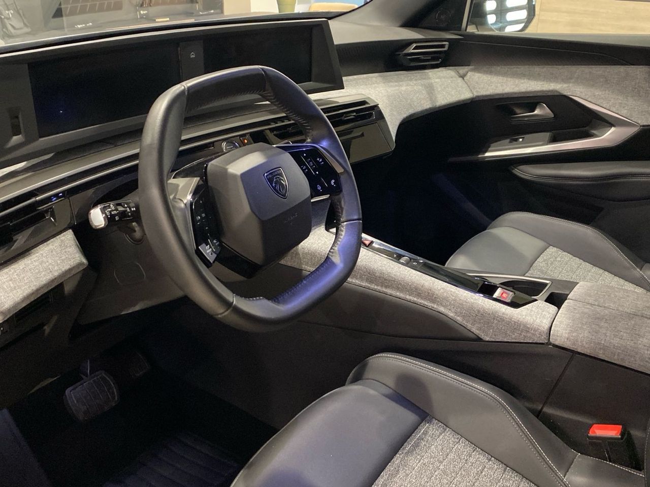 Peugeot 5008 Hybrid 1.2 Allure eDCS6 100 kW (136 CV) - foto 21