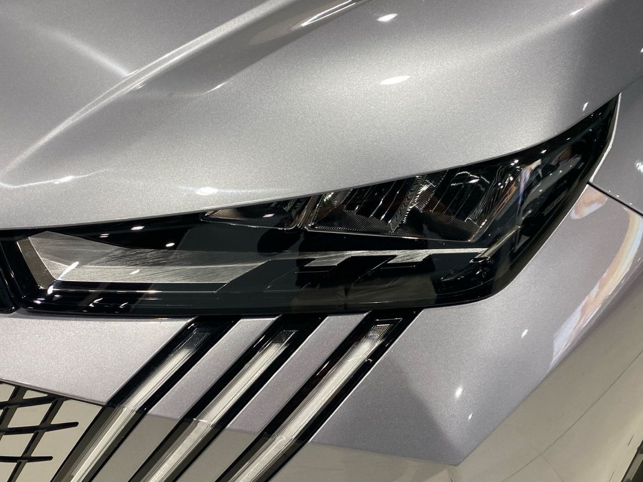 Peugeot 5008 Hybrid 1.2 Allure eDCS6 100 kW (136 CV) - foto 16