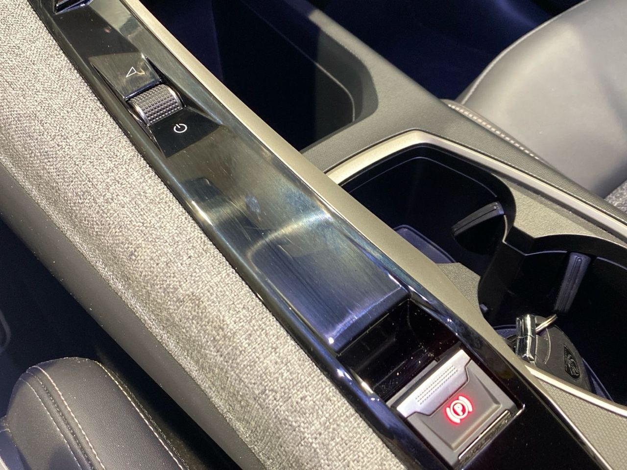 Peugeot 5008 Hybrid 1.2 Allure eDCS6 100 kW (136 CV) - foto 26