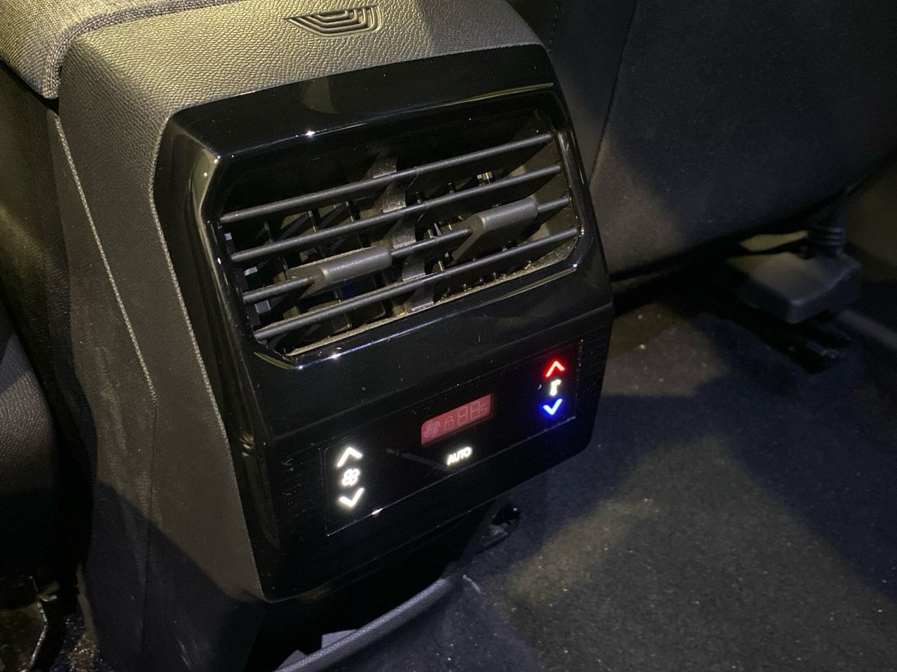 Peugeot 5008 Hybrid 1.2 Allure eDCS6 100 kW (136 CV) - foto 30