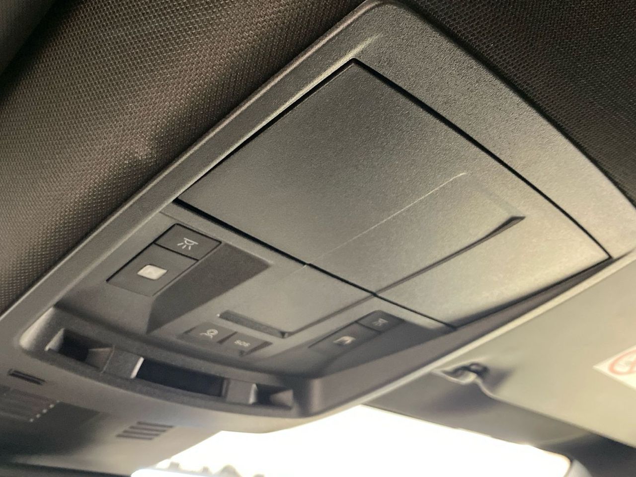 Peugeot 5008 Hybrid 1.2 Allure eDCS6 100 kW (136 CV) - foto 18